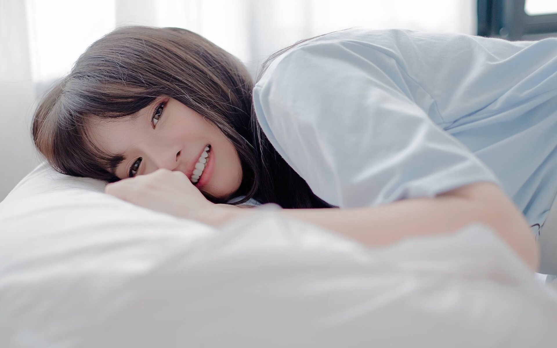 球队是否优先培养具备传控兼突破能力的中场新星，球队处于优势怎样安排战术